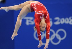 九游体育app下载方式-广东男篮抢七大战爆冷利雅得新月，谢震业砍下8记关键球，全场沸腾